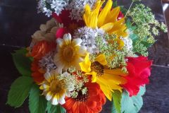 sommerbuket-i-biedermeier-stil